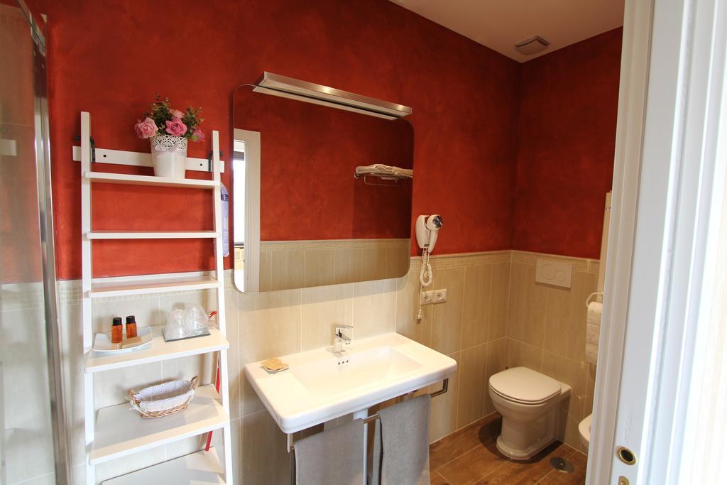 مبيت وإفطار روما Area Sacra Relais الغرفة الصورة